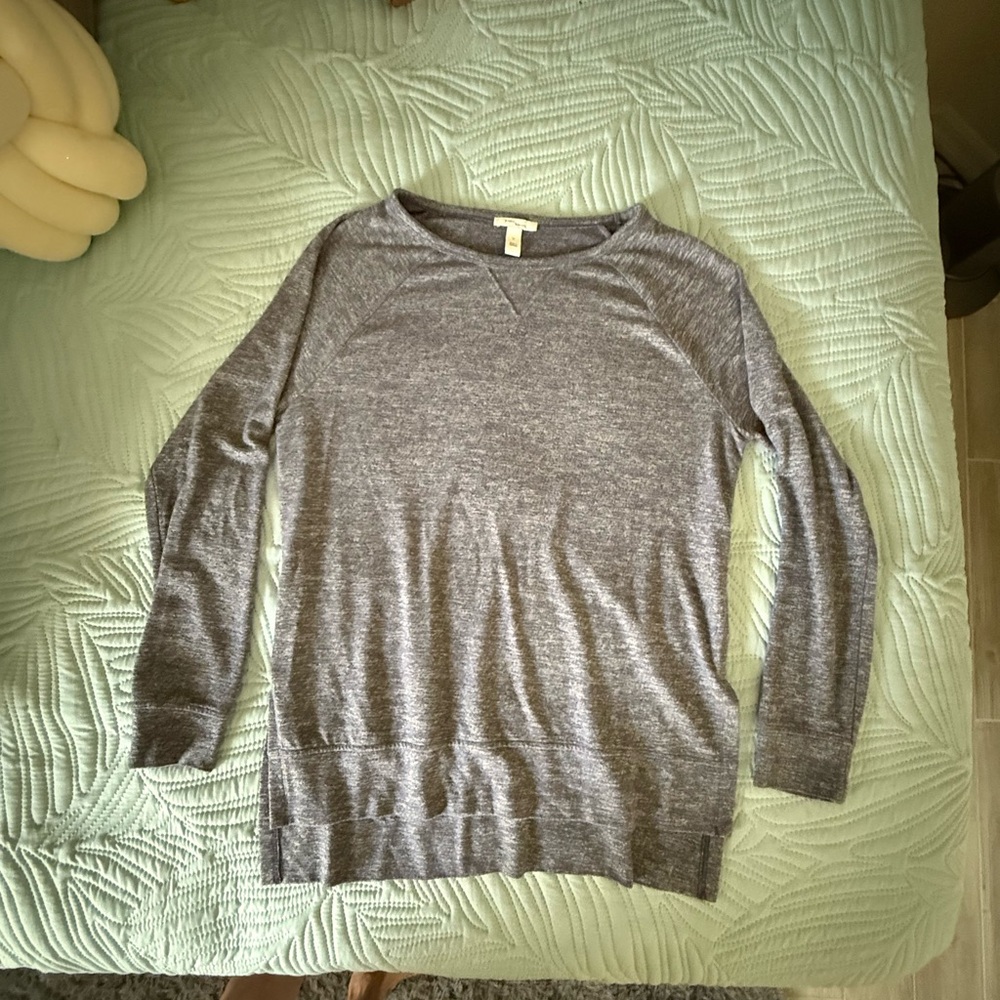 Heather Gray Women's Lightweight Knit Hi/Low Bottom Sweater